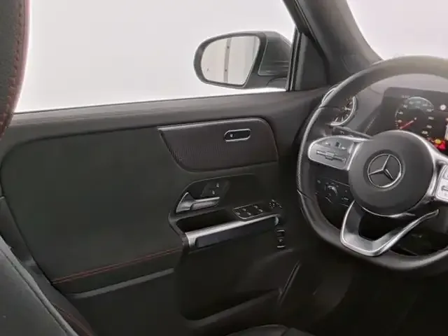 Mercedes-Benz EQB 300