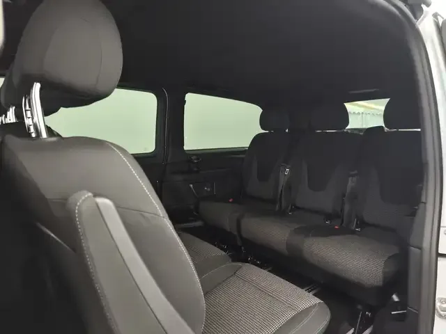 Mercedes-Benz V 220