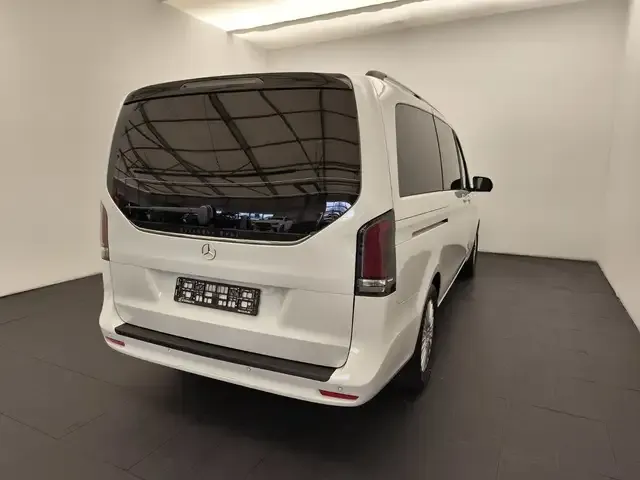 Mercedes-Benz V 220