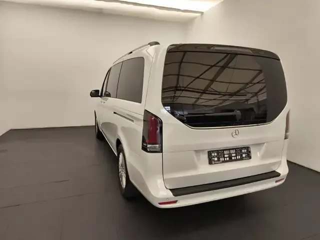 Mercedes-Benz V 220