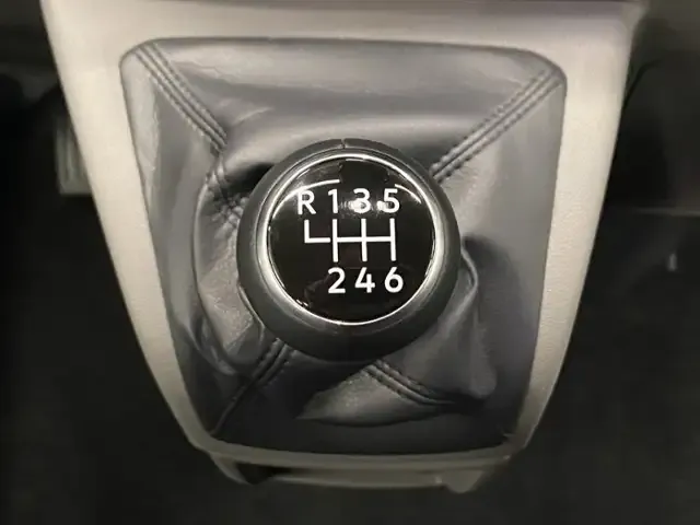 Volkswagen T7 Caravelle