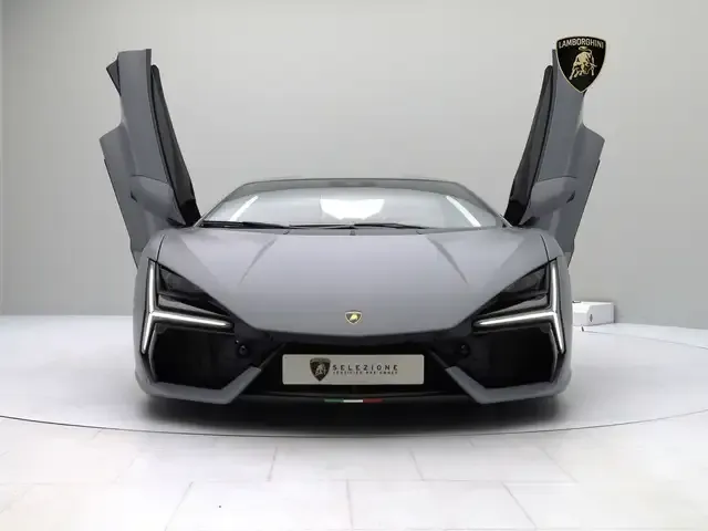 Lamborghini Revuelto