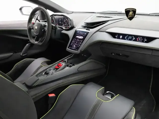 Lamborghini Revuelto