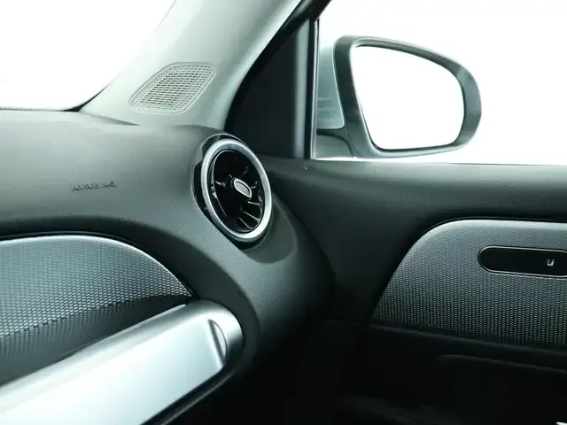 Mercedes-Benz GLB 220