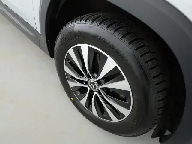 Mercedes-Benz GLB 220