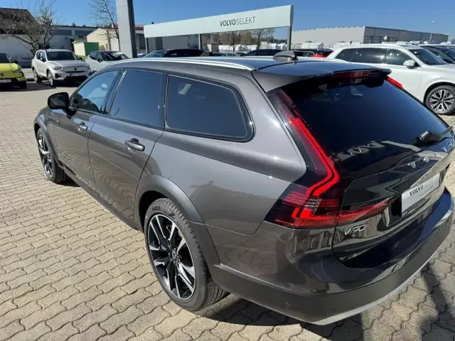 Volvo V90 Cross Country