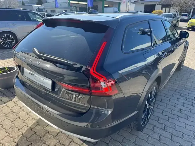 Volvo V90 Cross Country