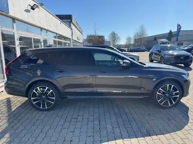 Volvo V90 Cross Country