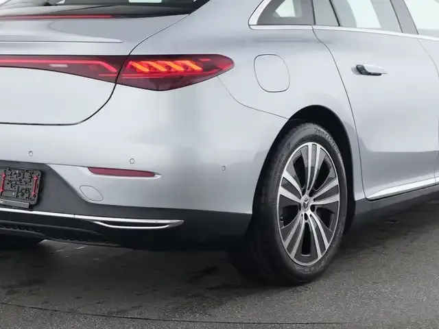 Mercedes-Benz EQE 300