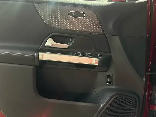 Mercedes-Benz EQB 300