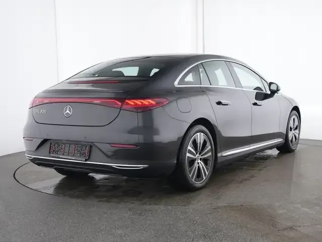 Mercedes-Benz EQE 300