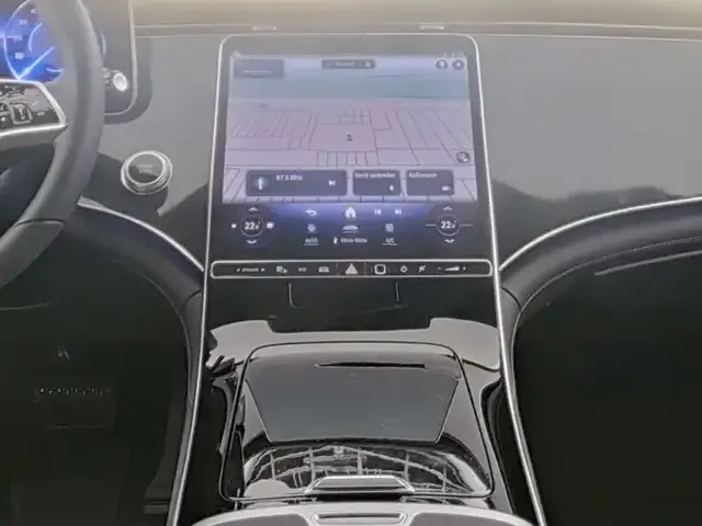 Mercedes-Benz EQE 300