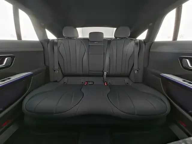 Mercedes-Benz EQE 300