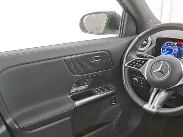 Mercedes-Benz EQA 300