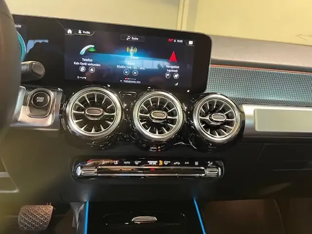 Mercedes-Benz EQB 300
