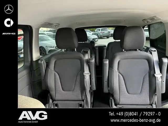 Mercedes-Benz V 220