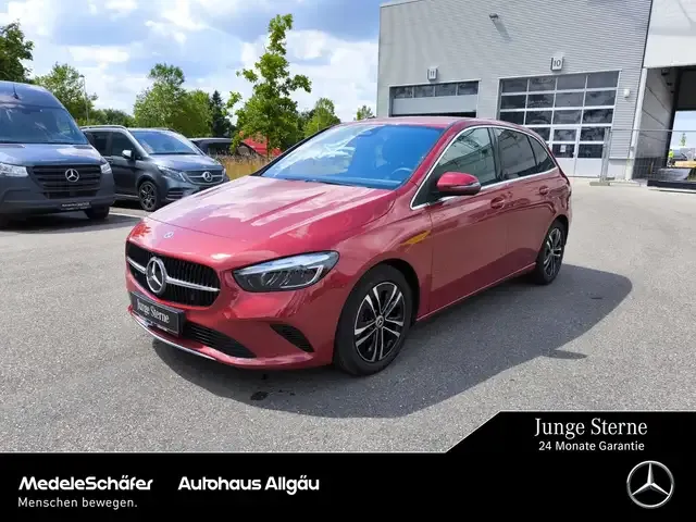 Mercedes-Benz B 220