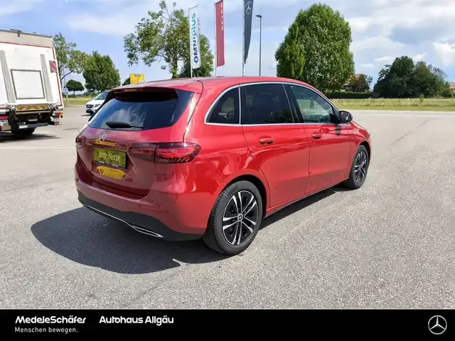 Mercedes-Benz B 220