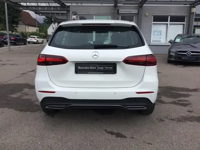 Mercedes-Benz B 180