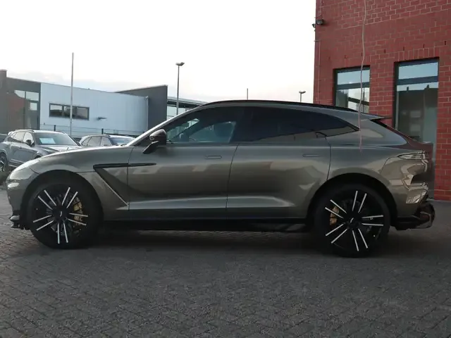 Aston Martin DBX