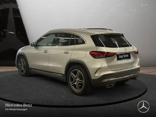 Mercedes-Benz GLA 200