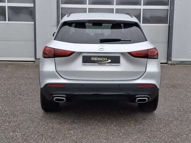 Mercedes-Benz GLA 200
