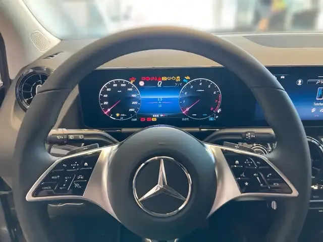 Mercedes-Benz B 180