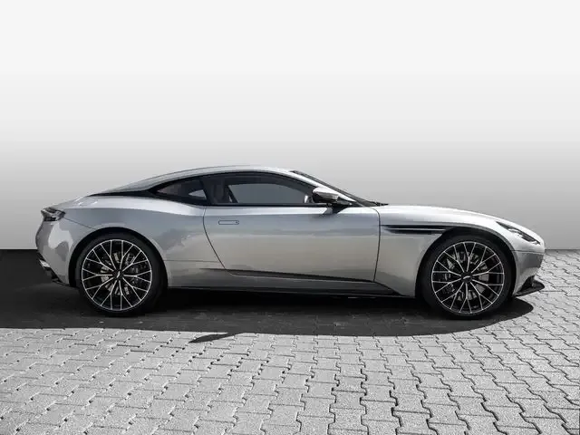 Aston Martin DB11