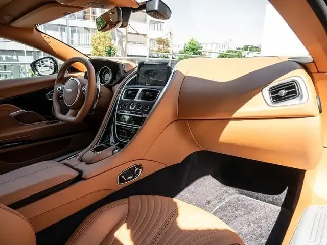 Aston Martin DB11