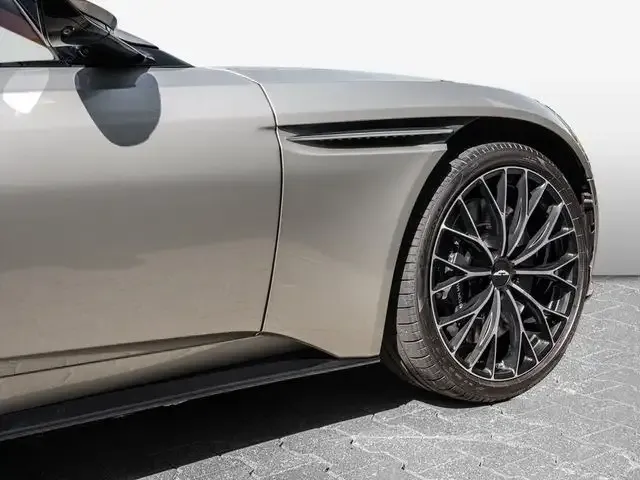 Aston Martin DB11