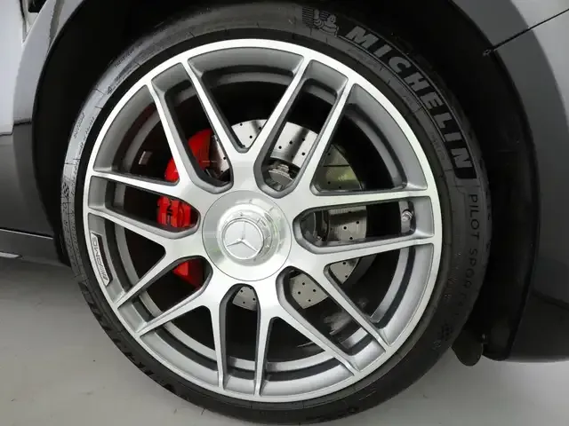 Mercedes-Benz E 63 AMG