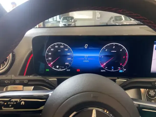 Mercedes-Benz GLB 200