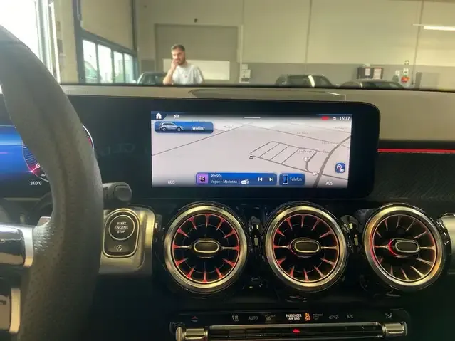 Mercedes-Benz GLB 200