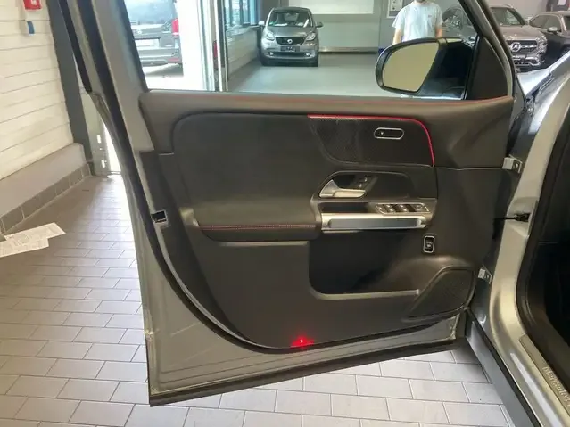 Mercedes-Benz GLB 200