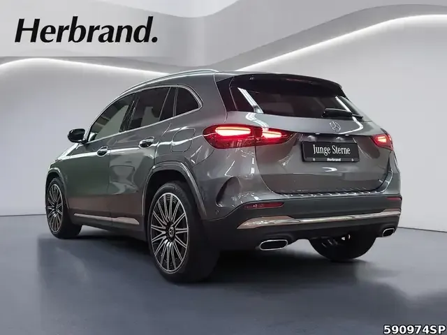 Mercedes-Benz GLA 220