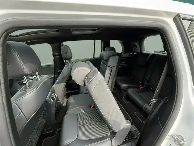 Mercedes-Benz GLB 220