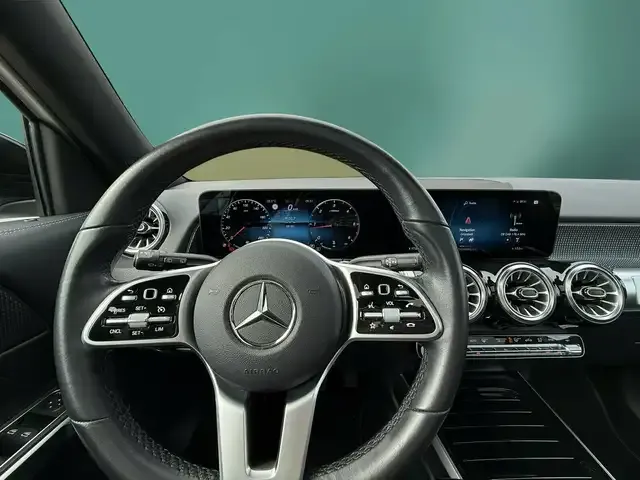 Mercedes-Benz GLB 220