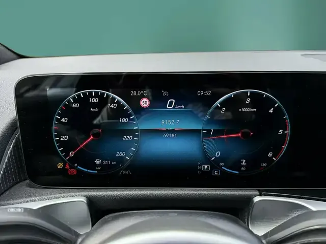 Mercedes-Benz GLB 220