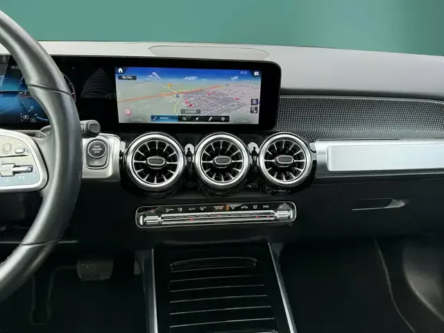 Mercedes-Benz GLB 220