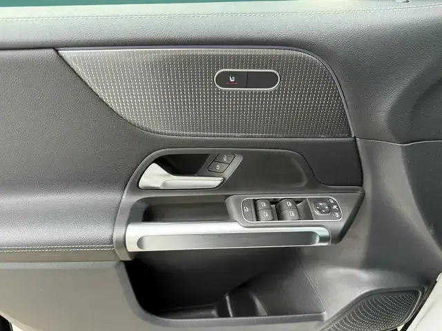 Mercedes-Benz GLB 220