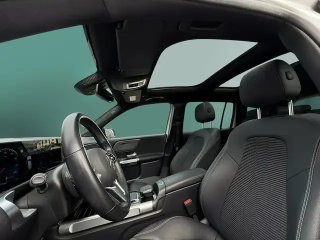 Mercedes-Benz GLB 220