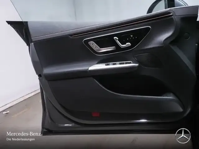 Mercedes-Benz EQE 300