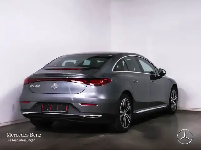 Mercedes-Benz EQE 300