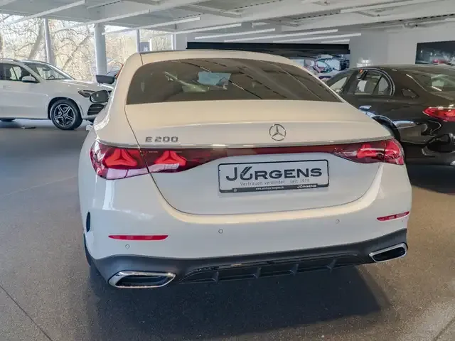 Mercedes-Benz E 200