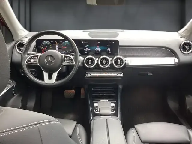 Mercedes-Benz GLB 220