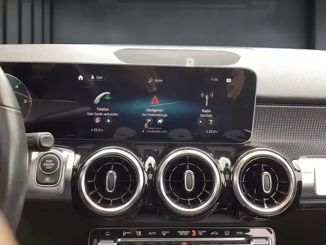 Mercedes-Benz GLB 220