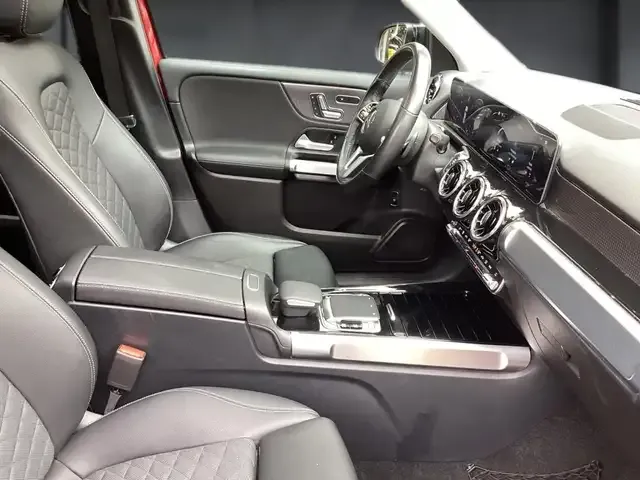 Mercedes-Benz GLB 220