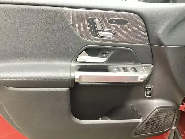 Mercedes-Benz GLB 220