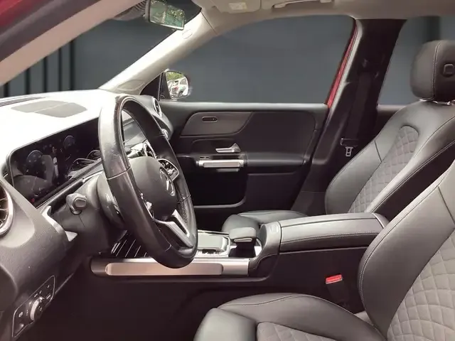 Mercedes-Benz GLB 220