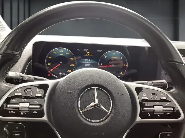 Mercedes-Benz GLB 220